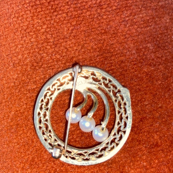 Lovely 14 kt Wreath Circle Pearl Yellow Gold Brooch Pin - Picture 2 of 7